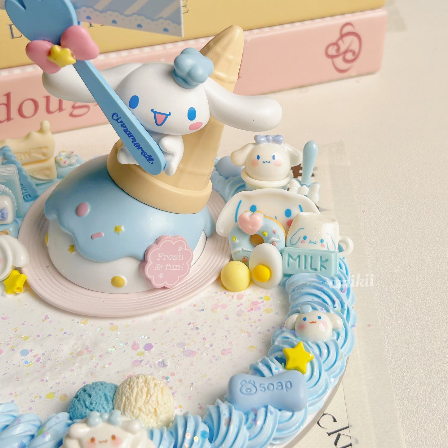 Sanrio Cinnamoroll and Pochacco phone stand and iPad stand